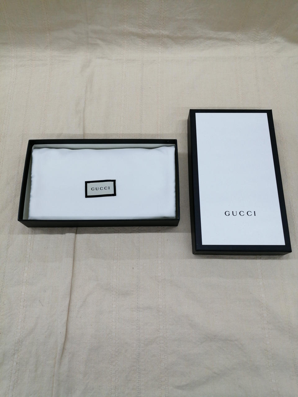 箱と袋付きです