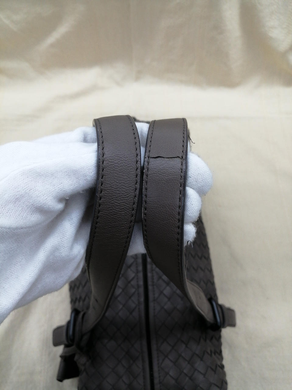 生地が破けています