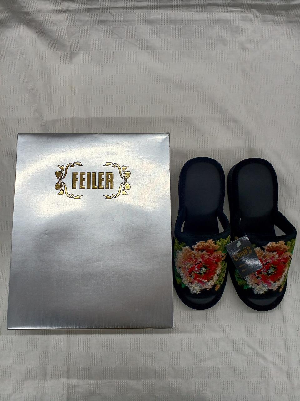 箱に数ヶ所へこみがあります。