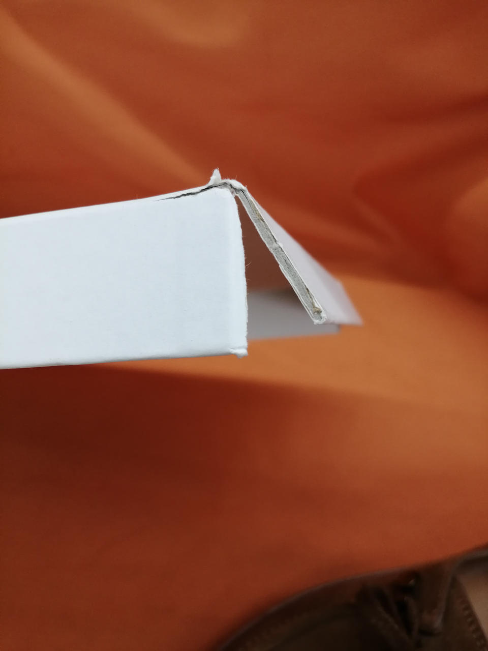 箱フタ角壊れあります