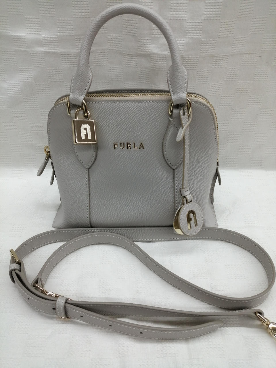 ショルダー付きです。