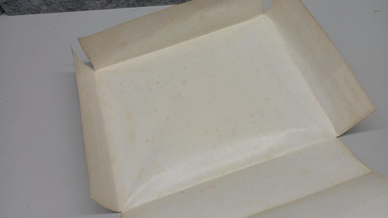 パッケージ裏シミあり