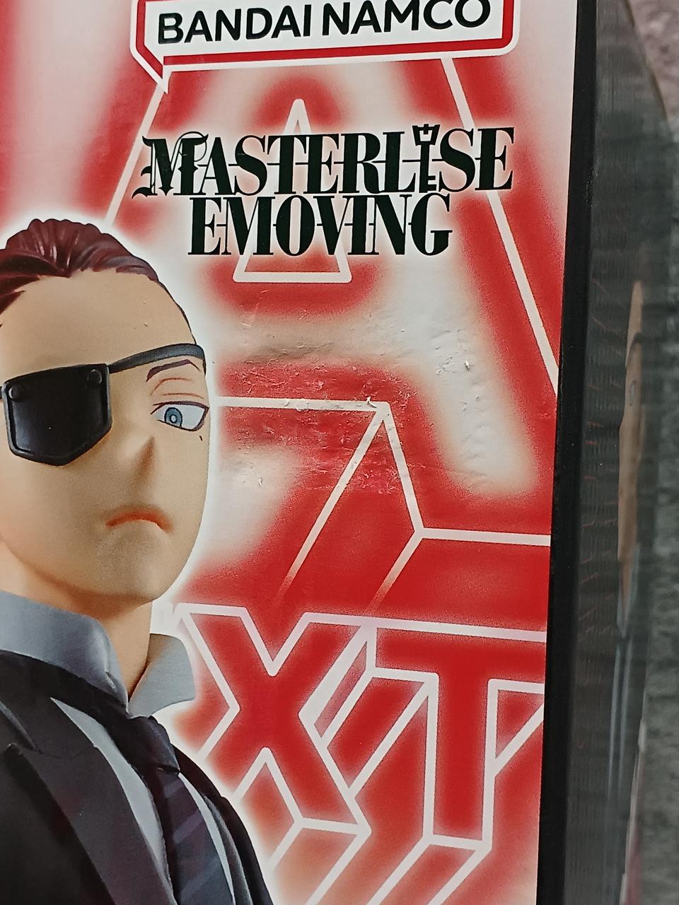 シール跡による凹みとべたつきがあります。