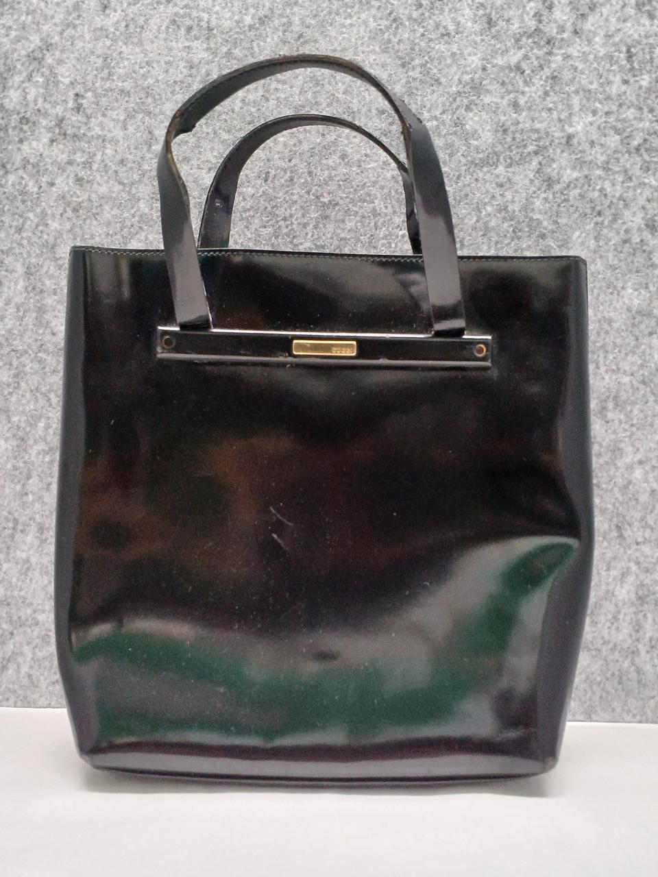 全体的に傷みあり