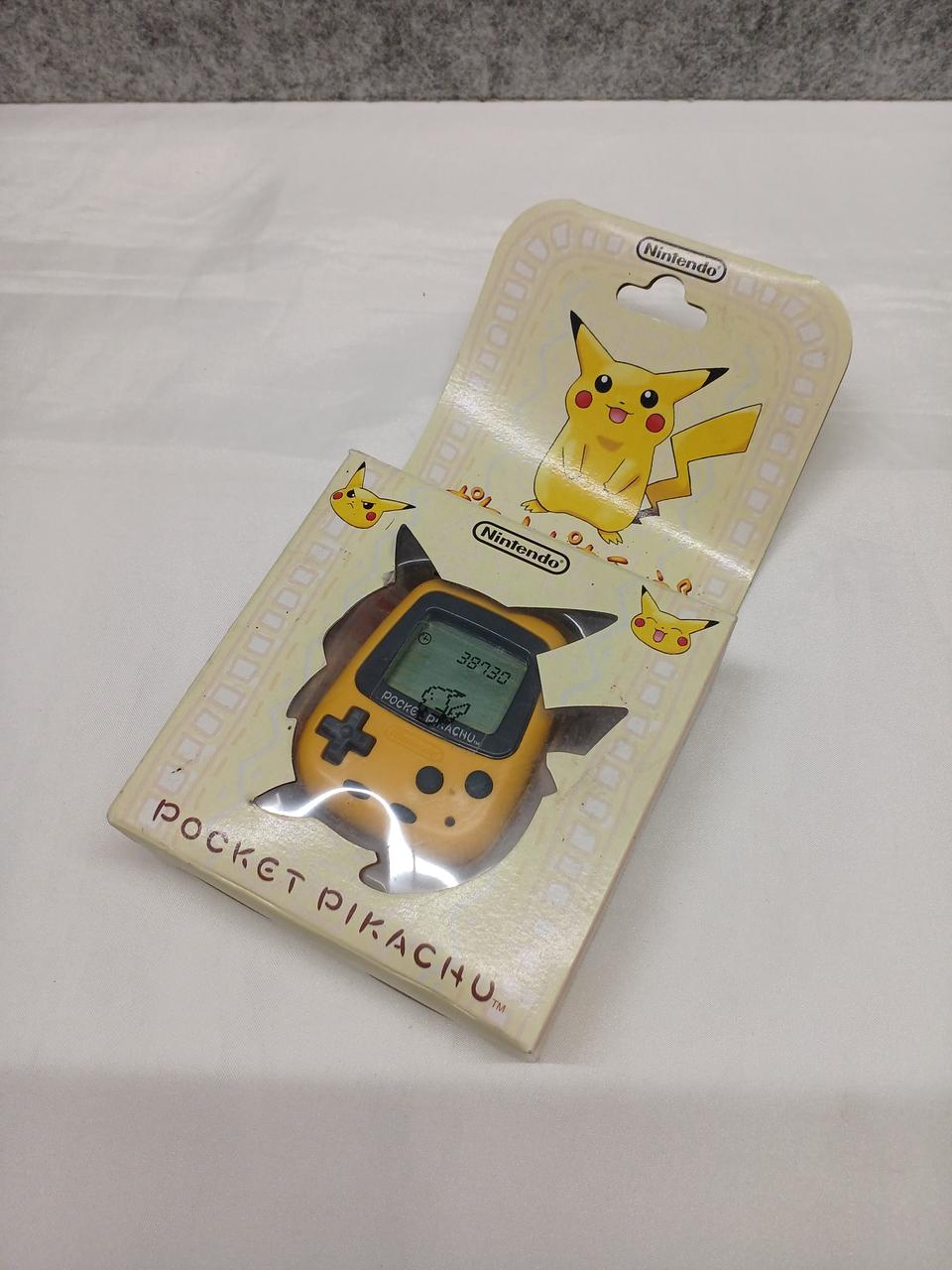 箱は全体的に傷みあり