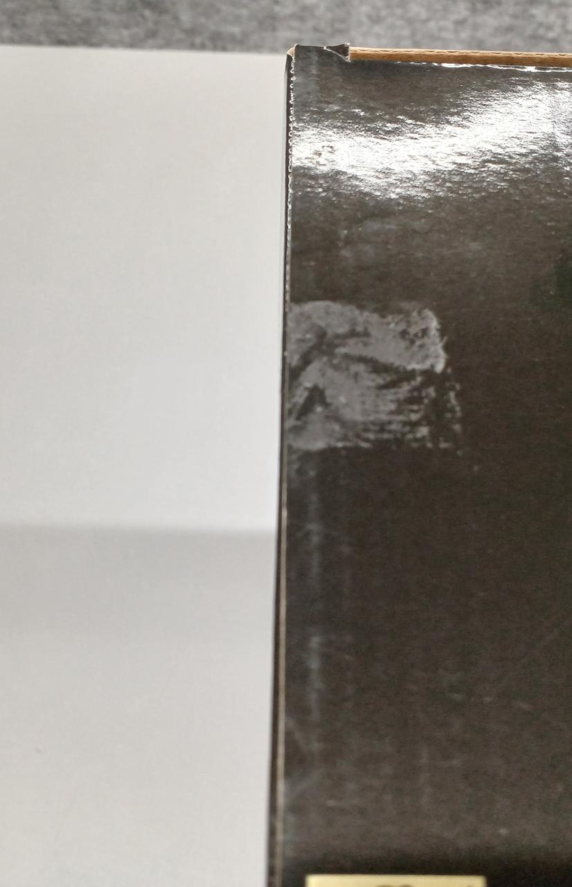 シール剥がしあとあり