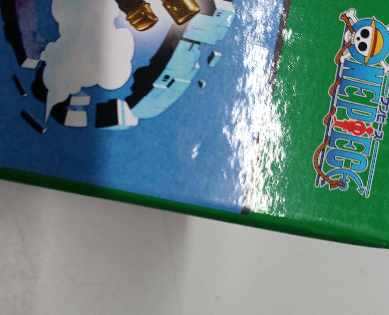 箱にへこみあり