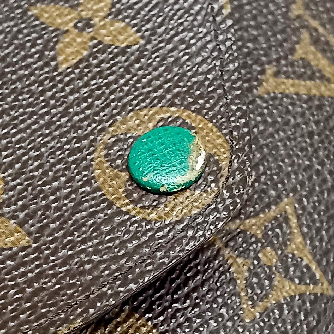 ボタン部剥がれ有