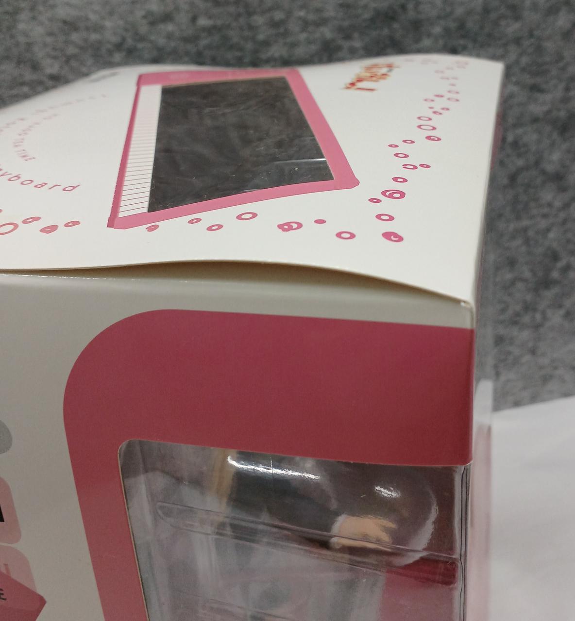 箱の上の面が少し膨らんでいます。