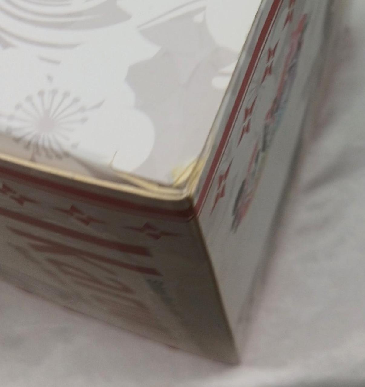 開封口右側箱めくれ有