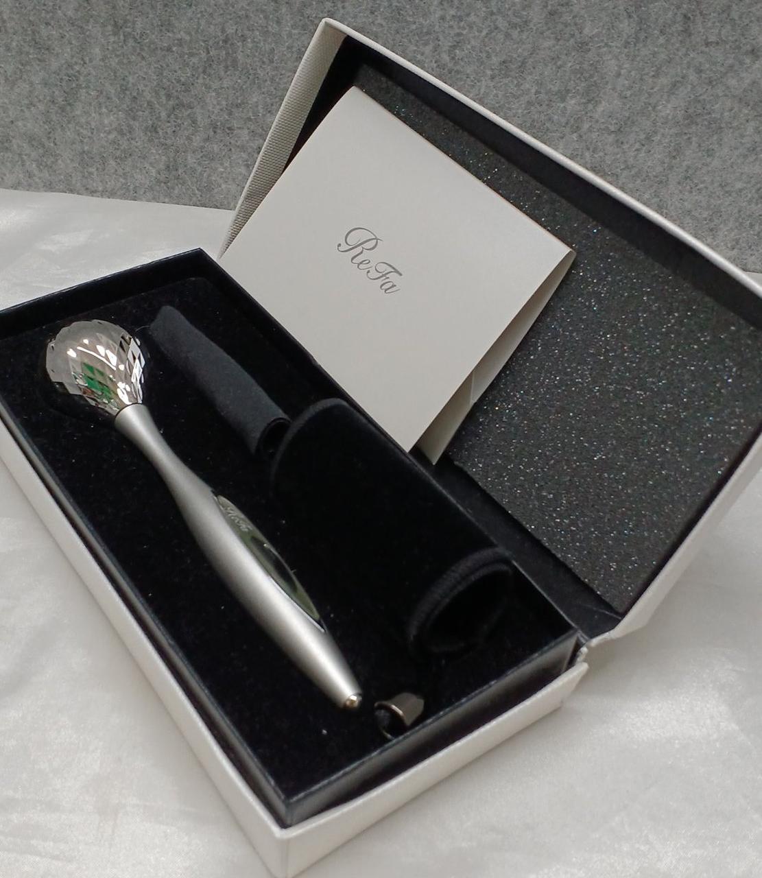 目立ったキズや汚れ無し
若干のスレ傷有