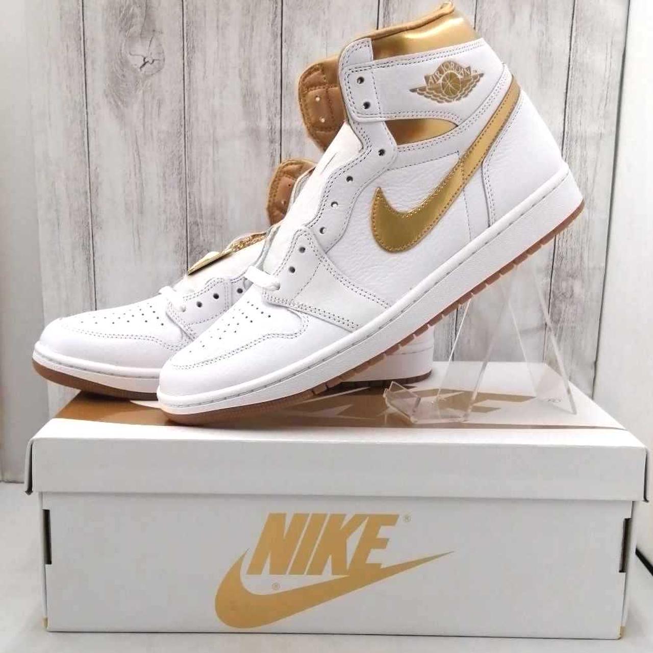 NIKE 型番：FD2596 107 エアジョーダン1 レトロハイ