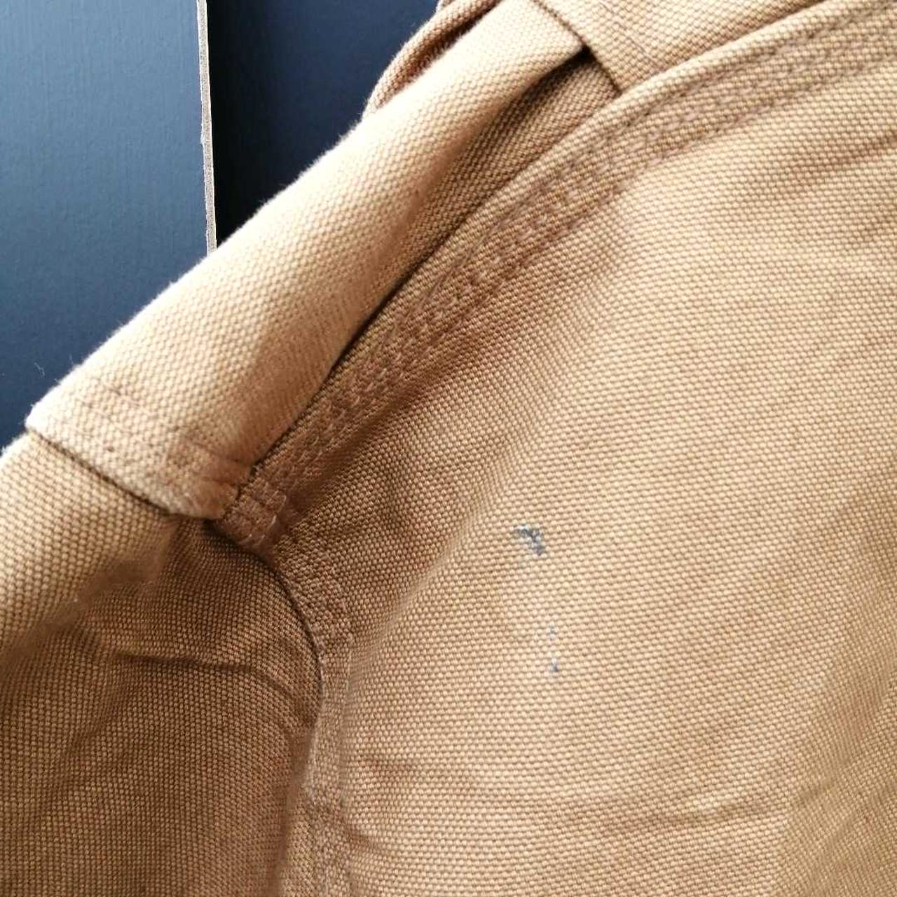 後ろ左肩に汚れあります