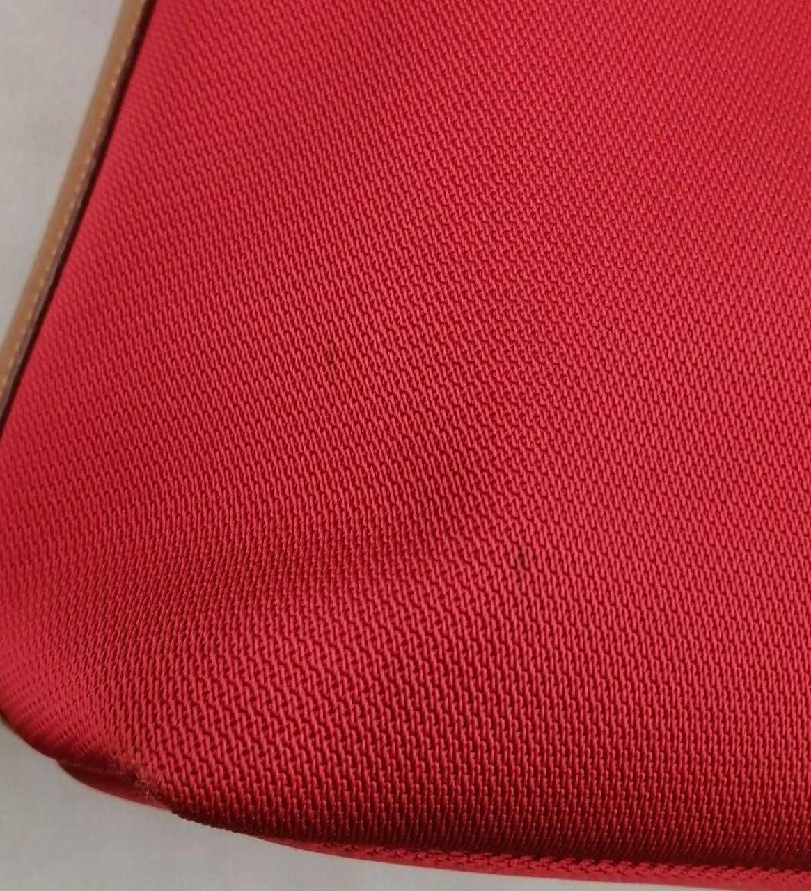 黒い点の汚れ2つ