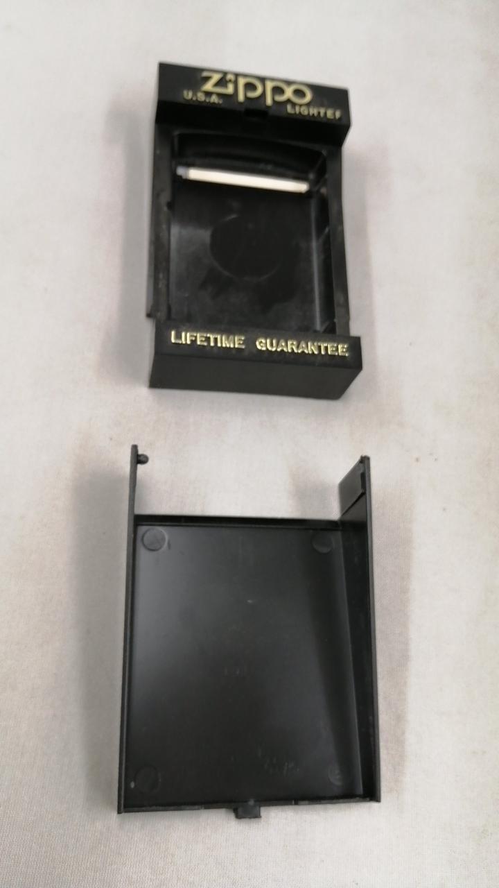 ケースつめ片方折れてます