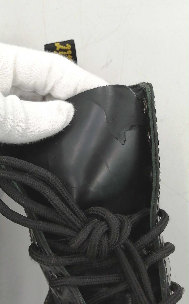 両足共にタンに合皮剥がれあります。