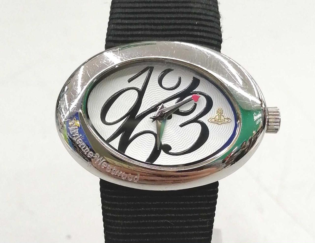 ベゼルに擦り傷あります。