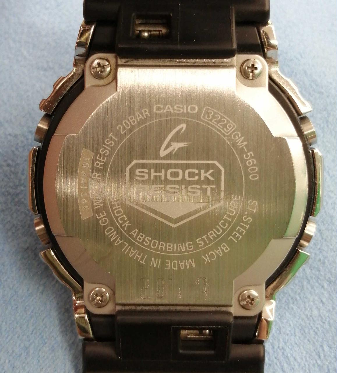 裏蓋下部に謎の数字？が刻んであります。