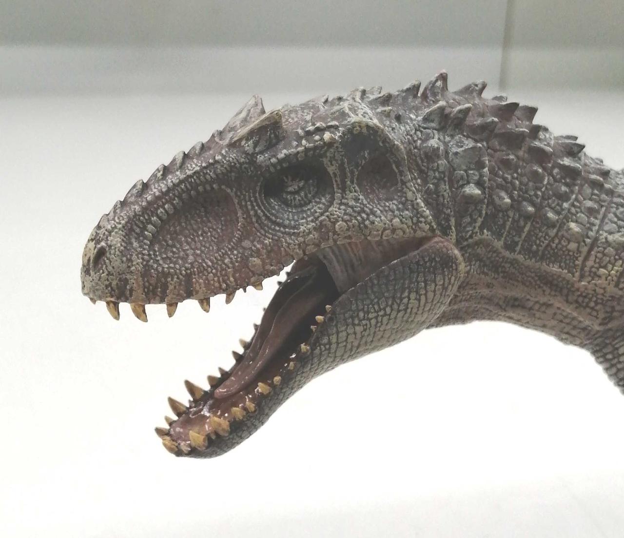 顎が開閉します。