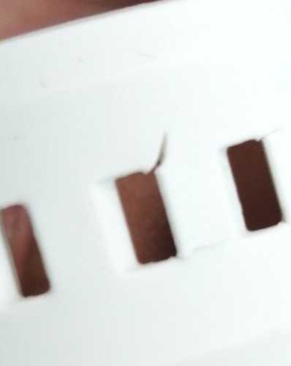 上から4つ目亀裂あり