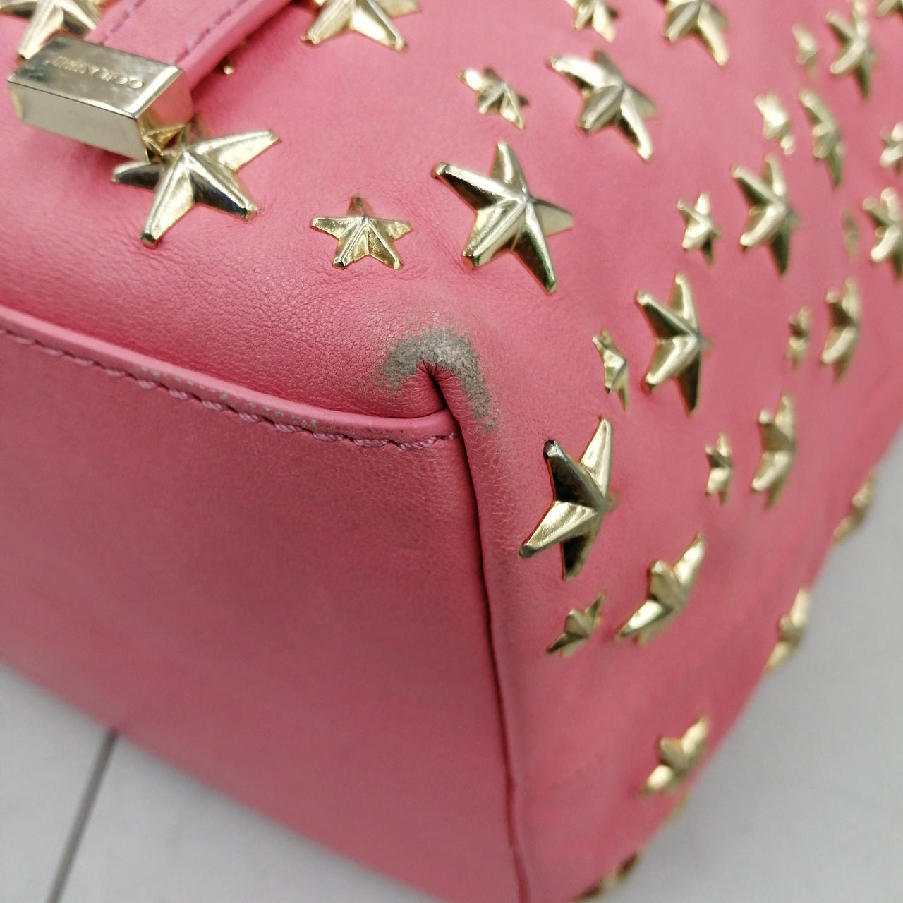 角スレ等使用感目立ちます。