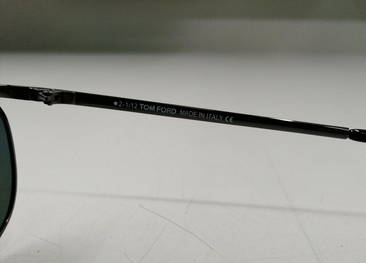 美品　TOM FORD TF230 ブラックサングラス TOM FORD