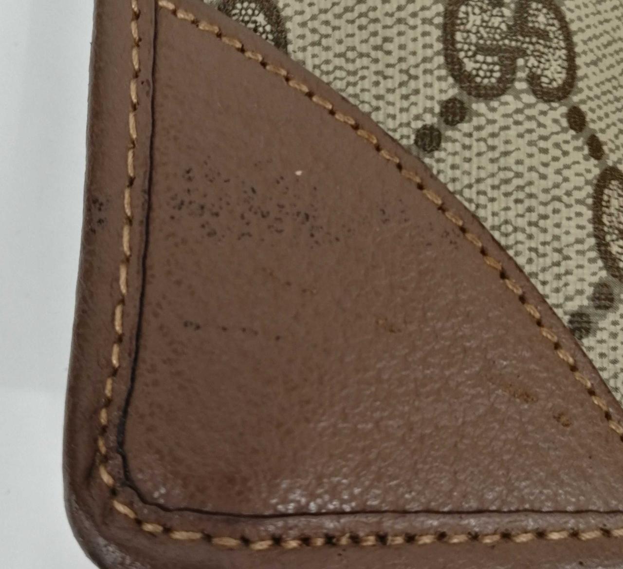 少しキズがございます。