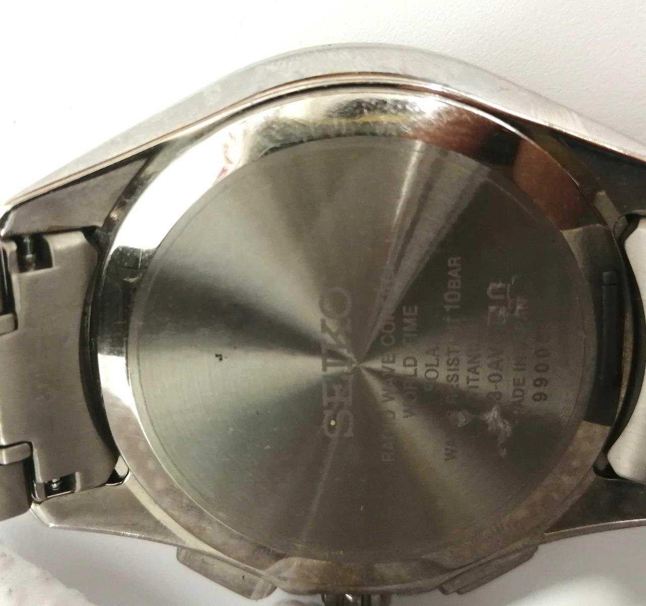 キズがございます。