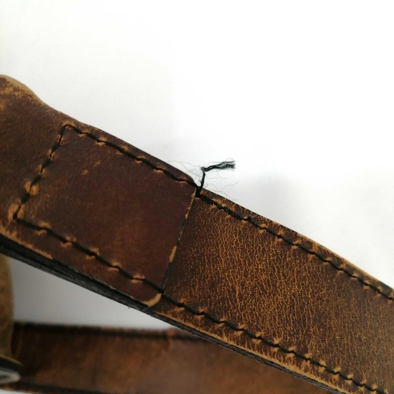 ホツレがあります。