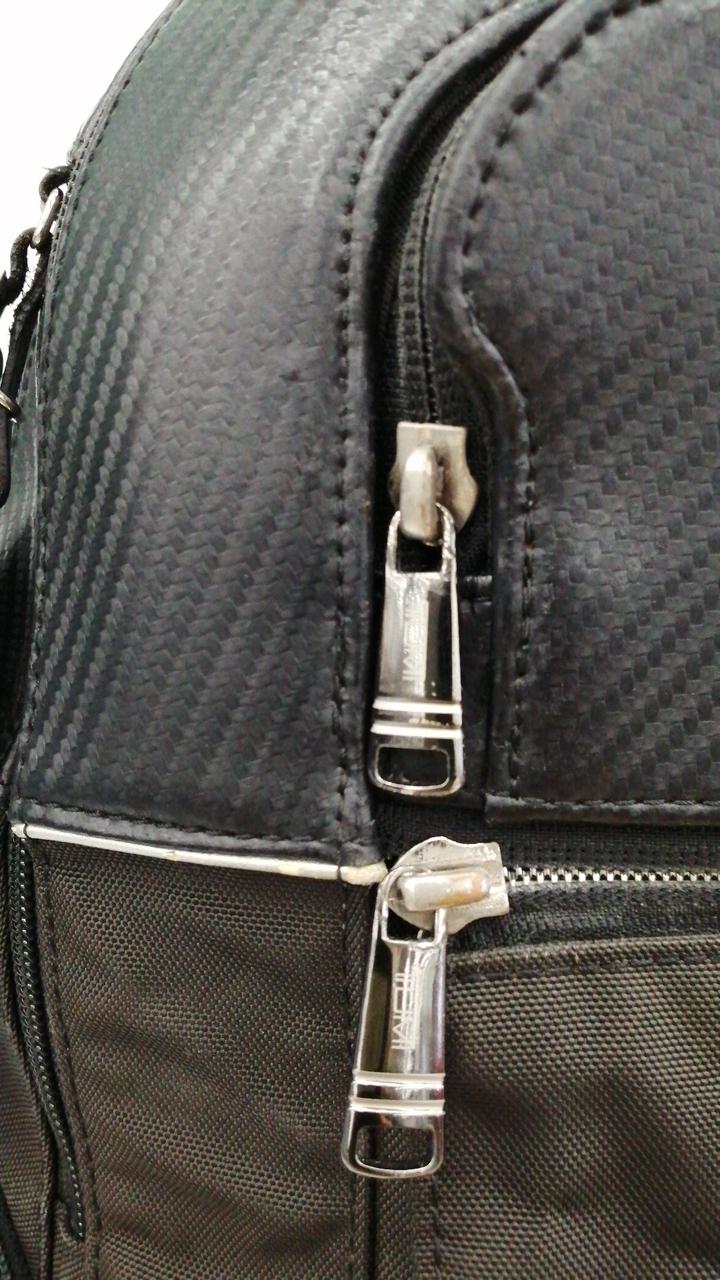 生地の劣化、ファスナーのサビあり