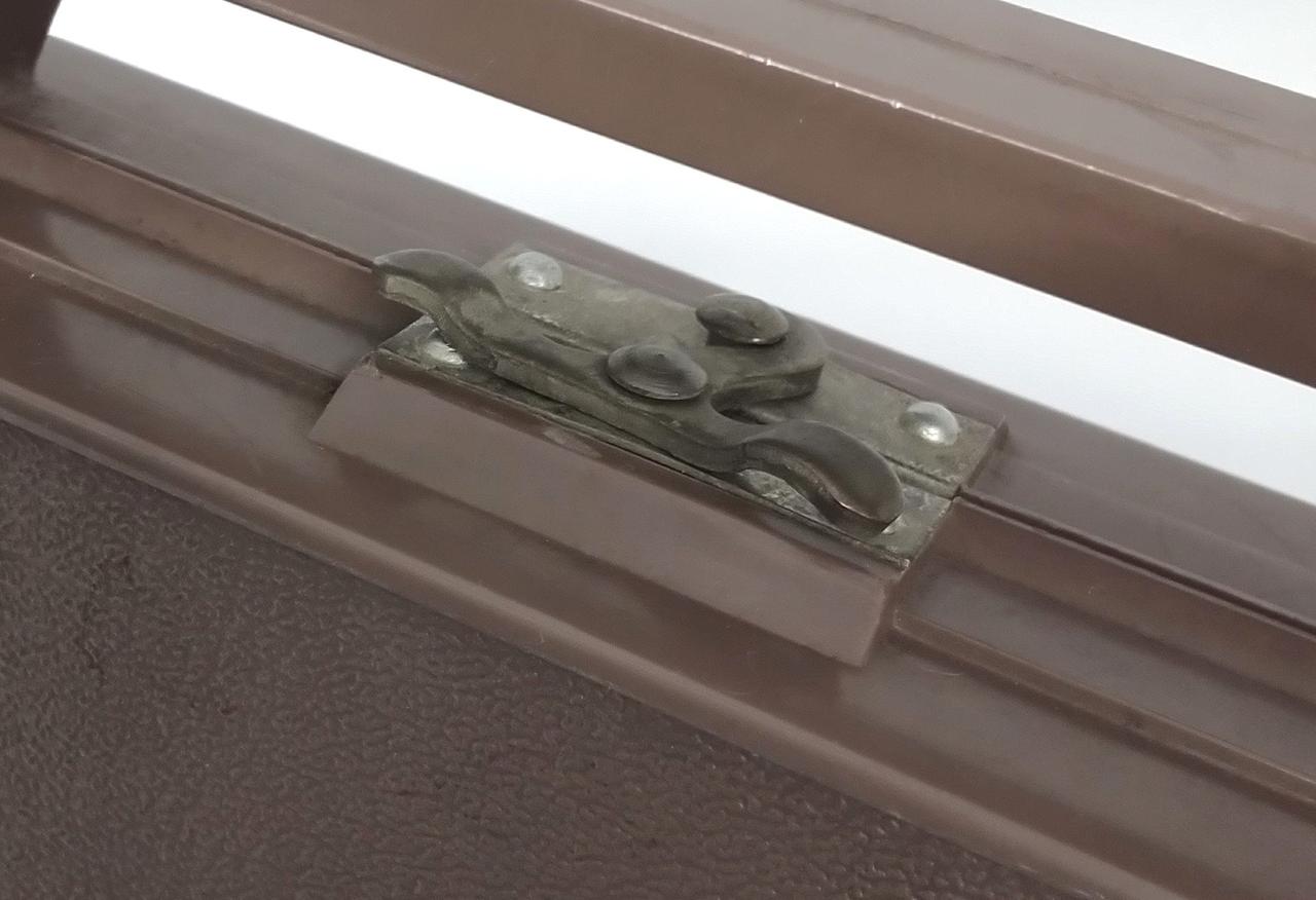 ゆるくなっておりすぐ外れます。