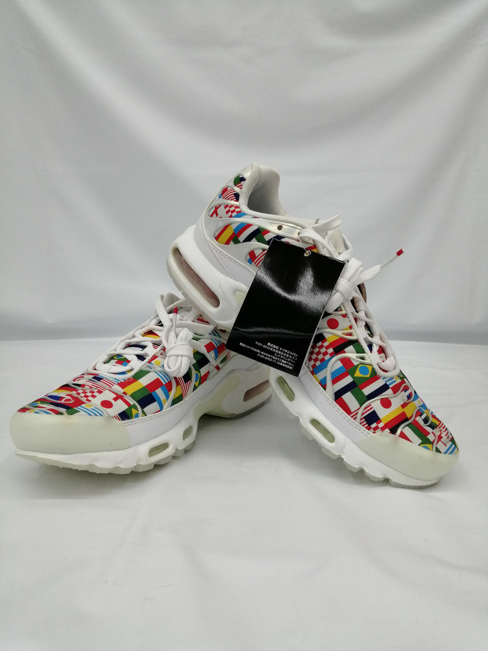 NIKE 型番：A05117-100 ローカットスニーカー