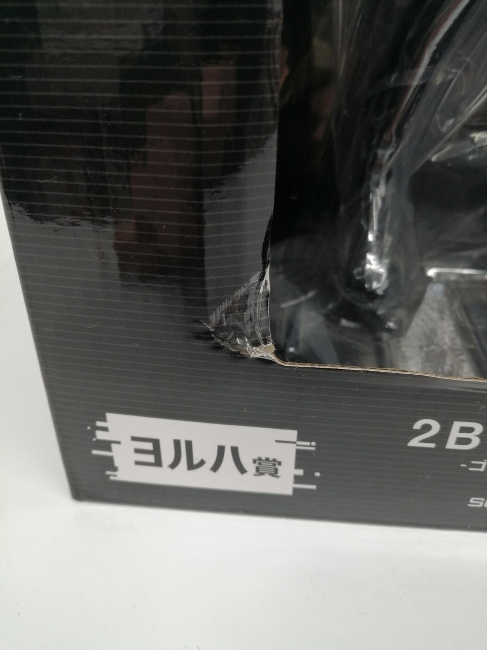 箱前面に傷があります。