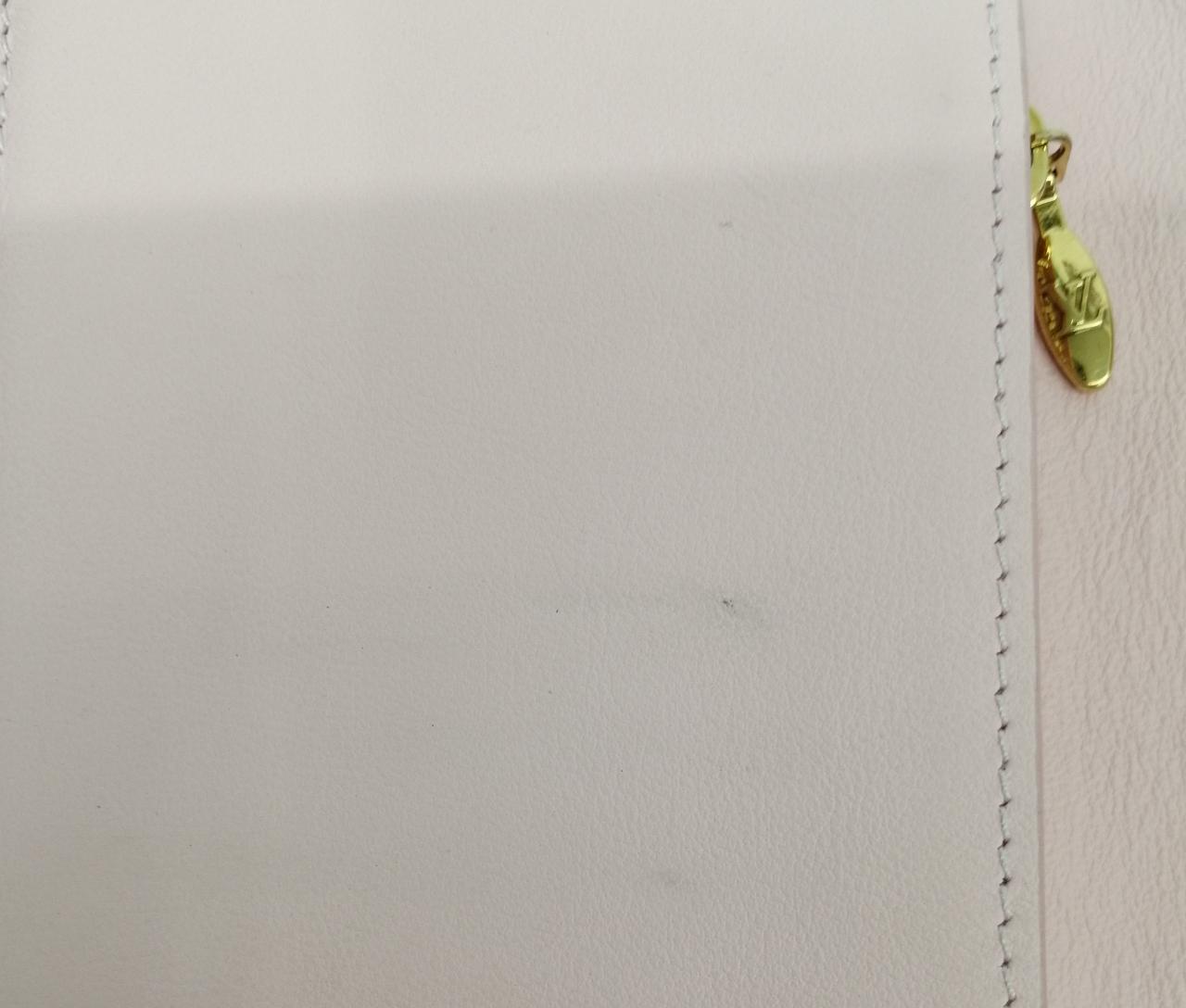 汚れがございます。