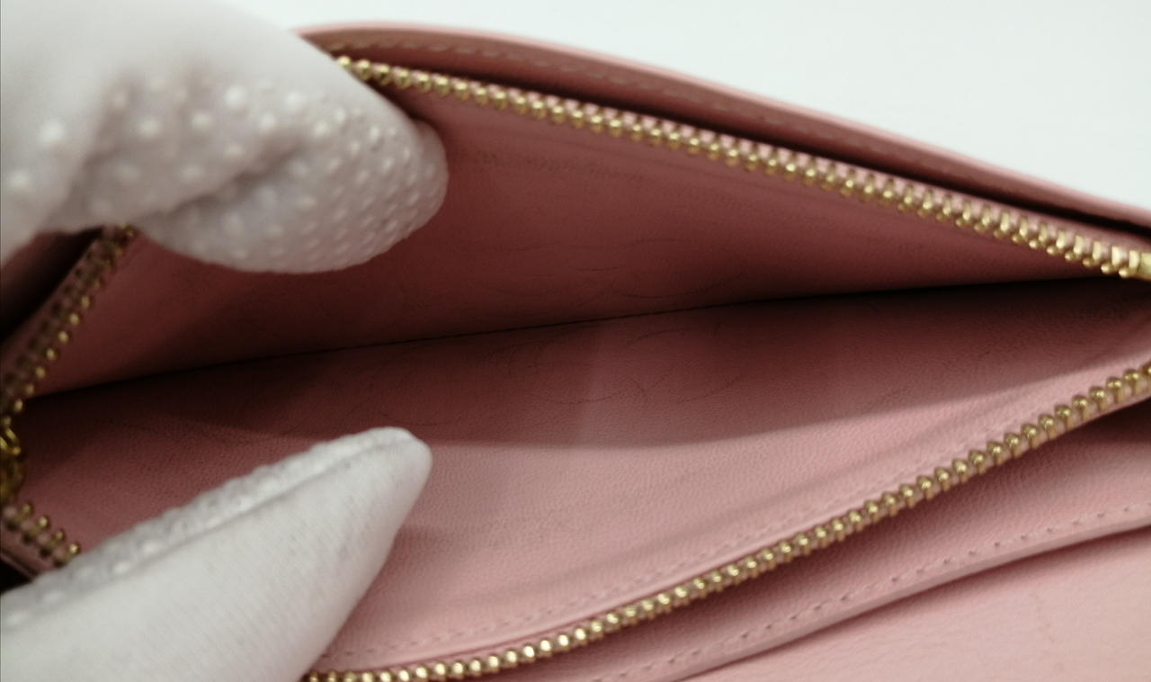 小銭の跡がございます。