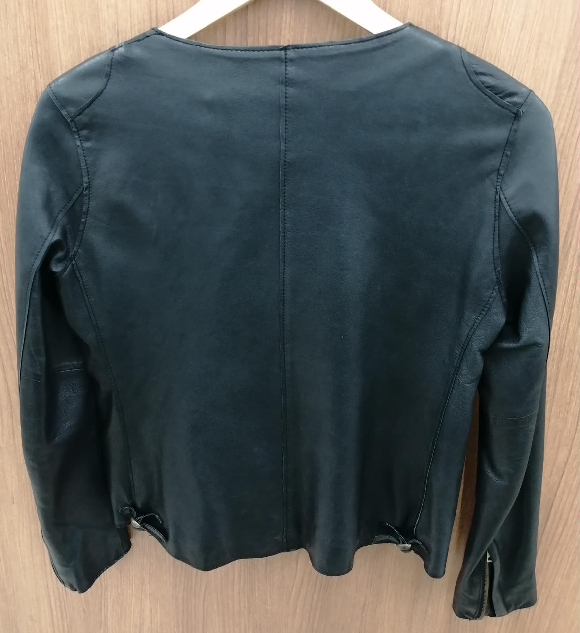 ヨレがございます。