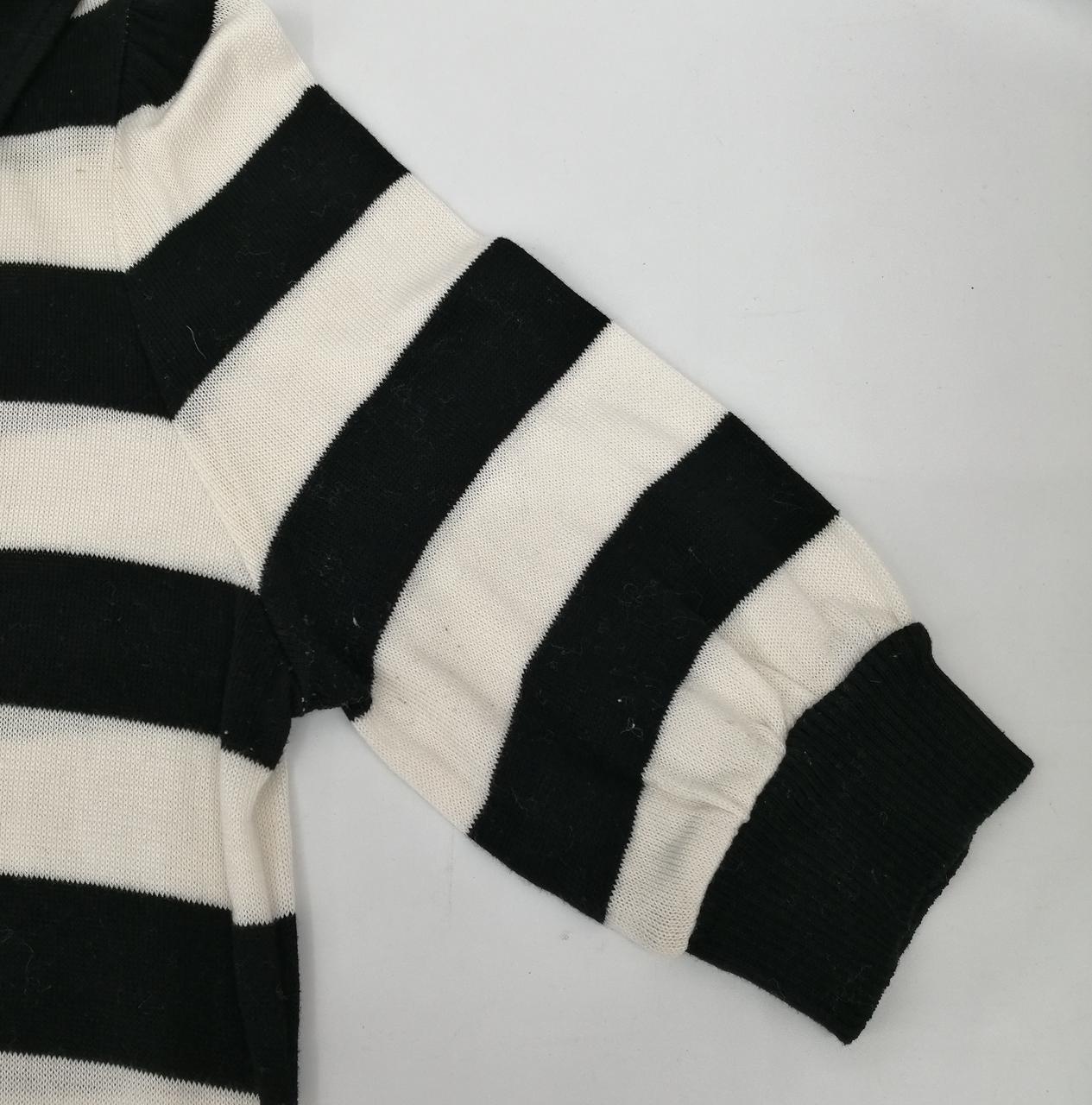 脇に若干毛玉がございます。