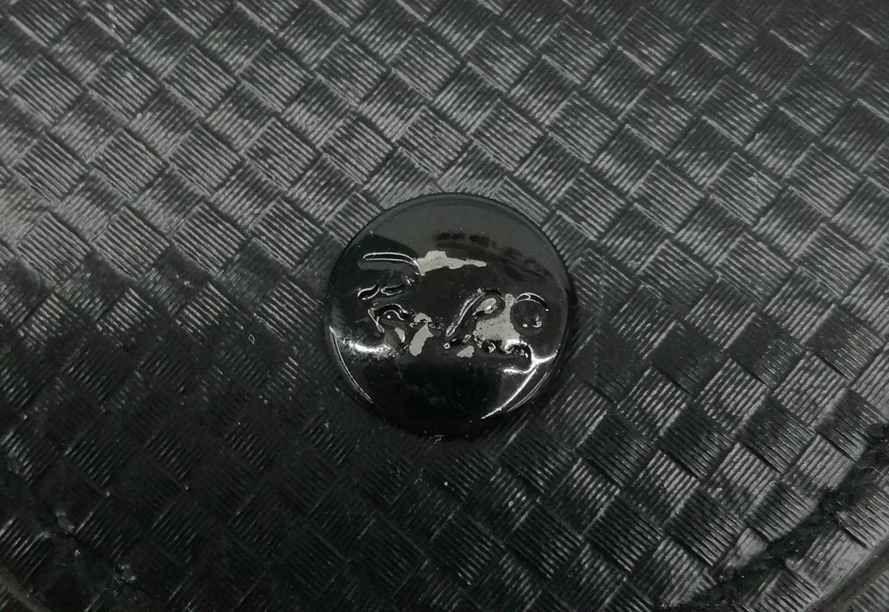 キズがございます。