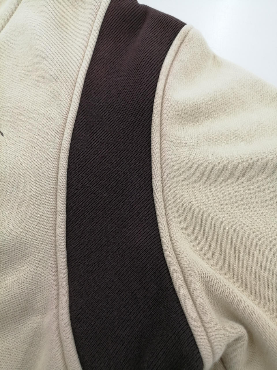 薄く変色あります