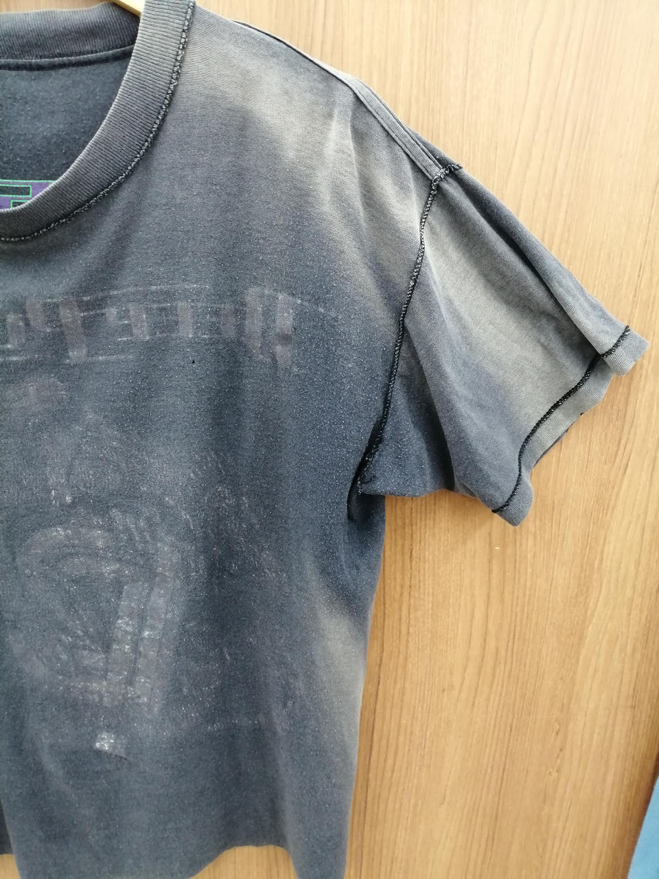 色褪せています