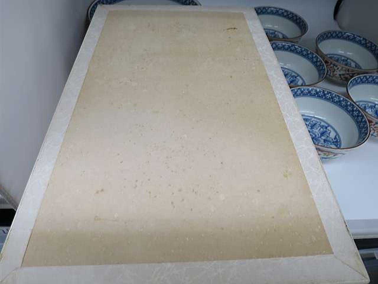 箱にシミあります。