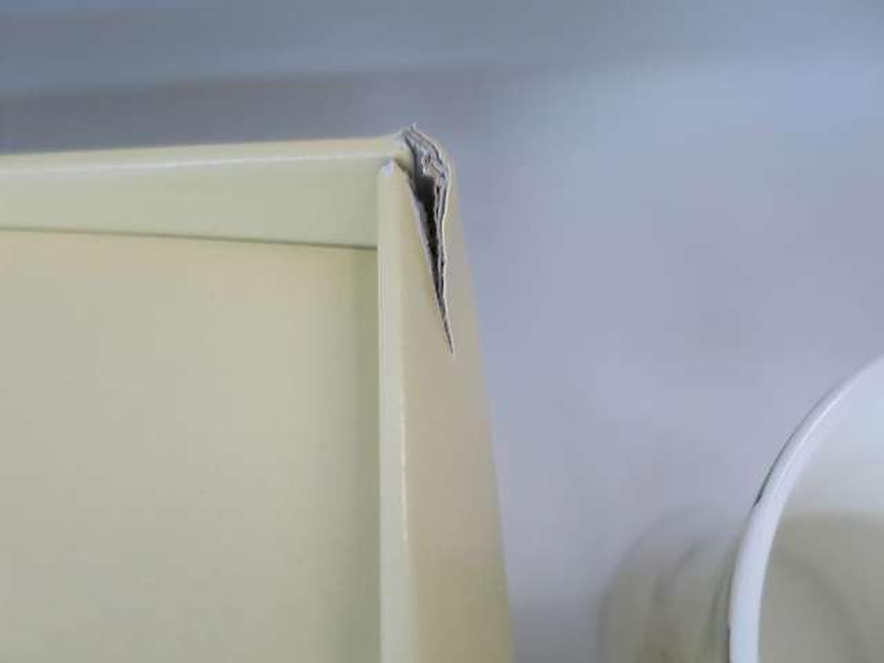 箱に汚れあります。