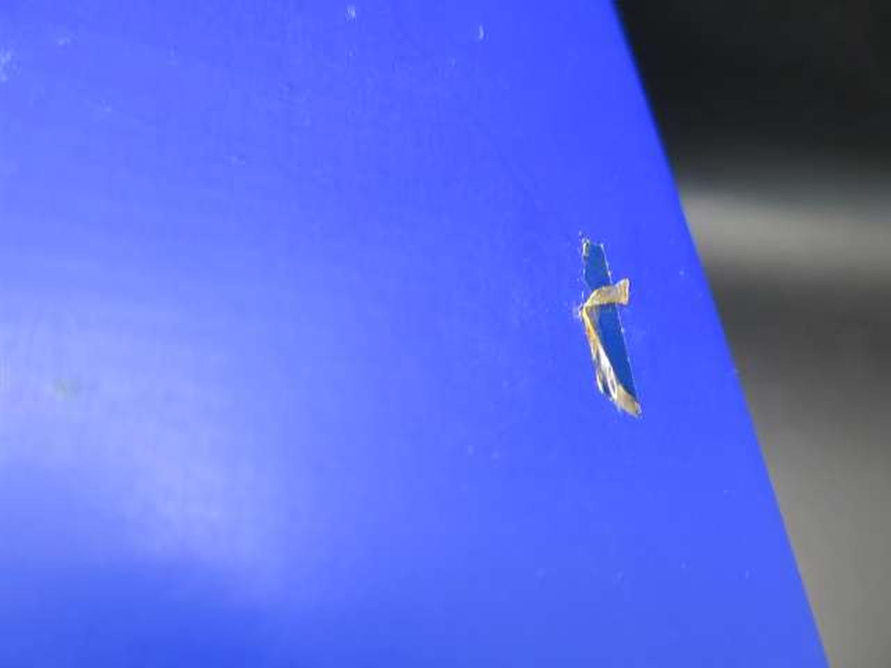 箱にテープ痕あります。