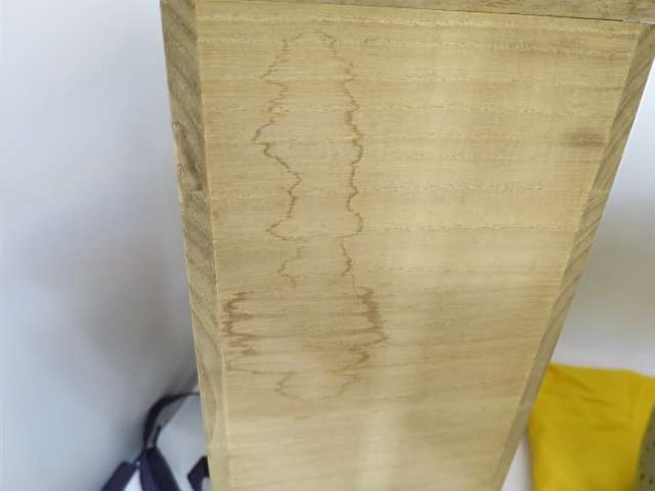 箱にシミあります。