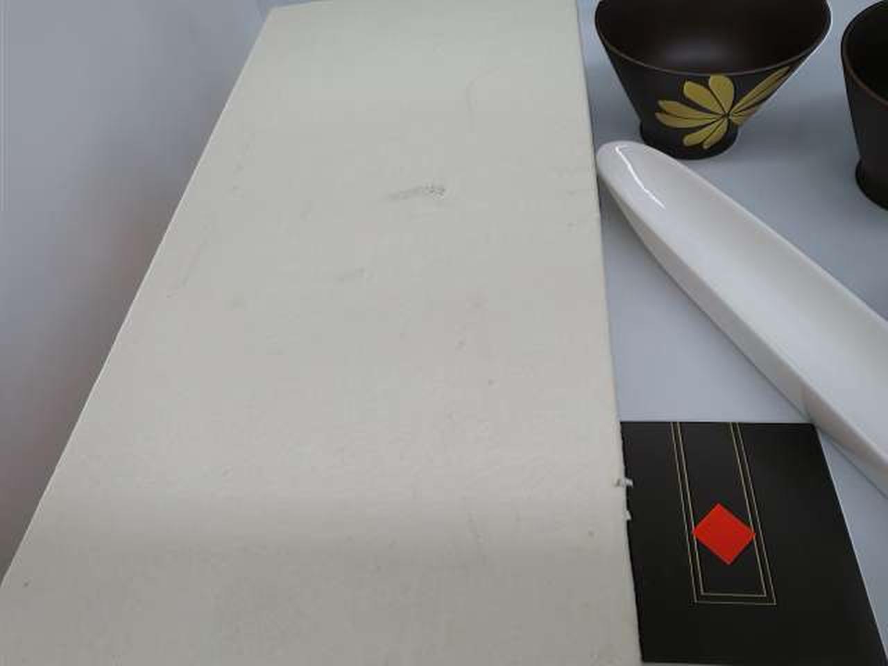 箱にキズ・汚れあります。