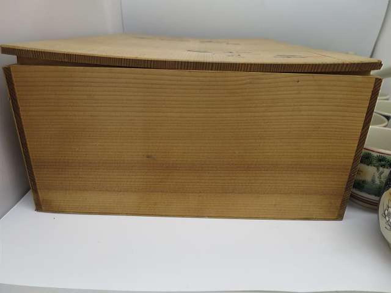 箱蓋に反りあります。