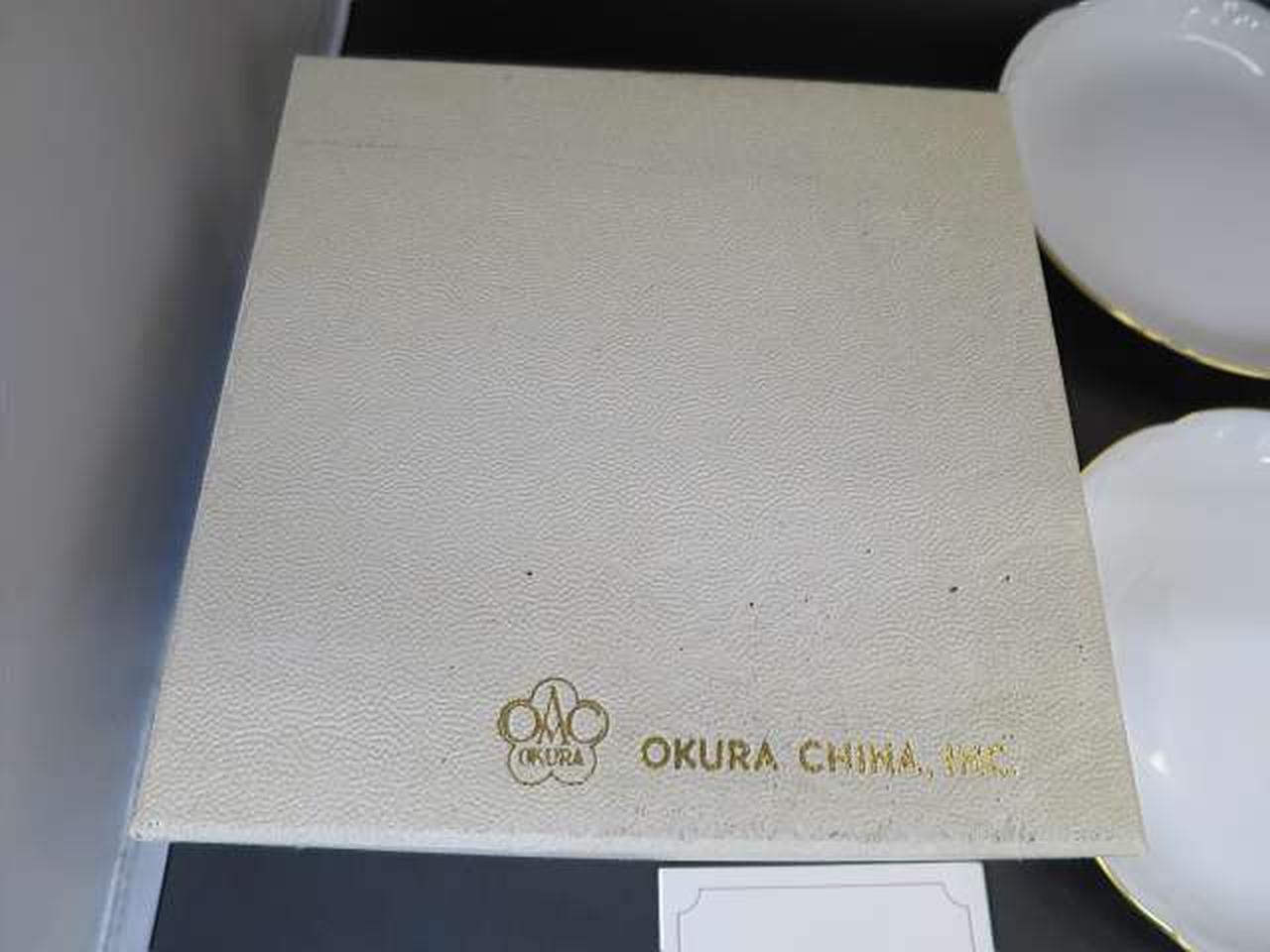 箱に汚れ・焼けあります。