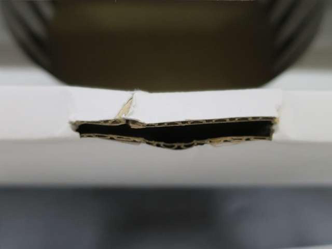 箱に破れあります。