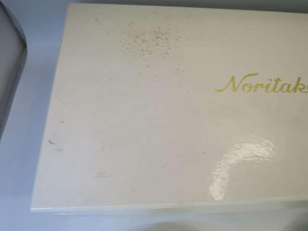 箱に汚れあります。