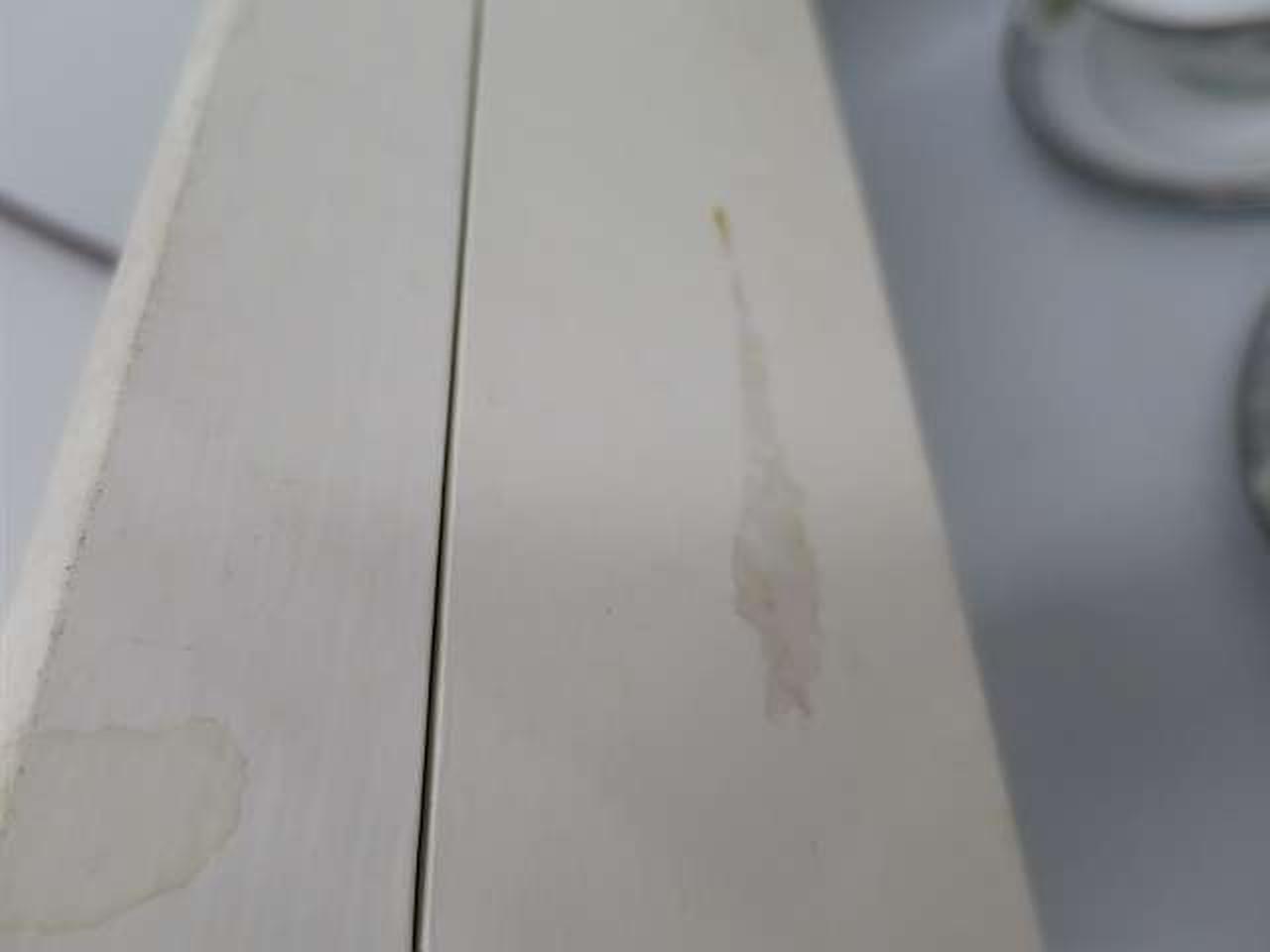 箱にテープ痕あります。